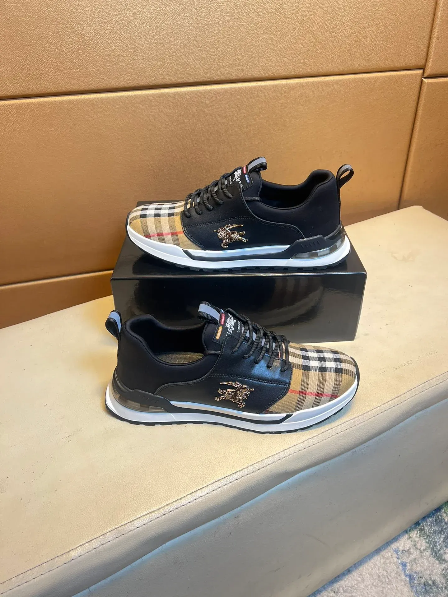 Fashionable Casual Sneakers