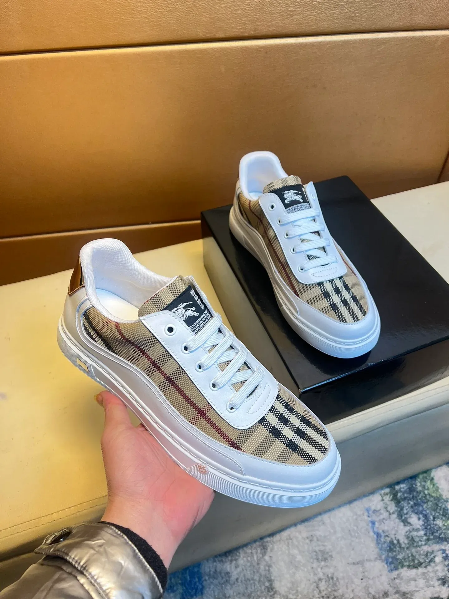 Fashionable Casual Sneakers