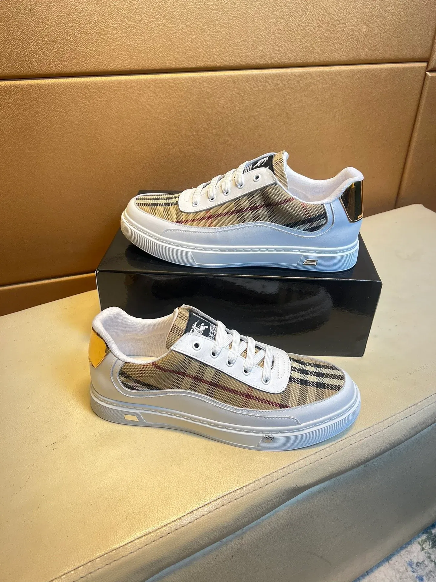 Fashionable Casual Sneakers