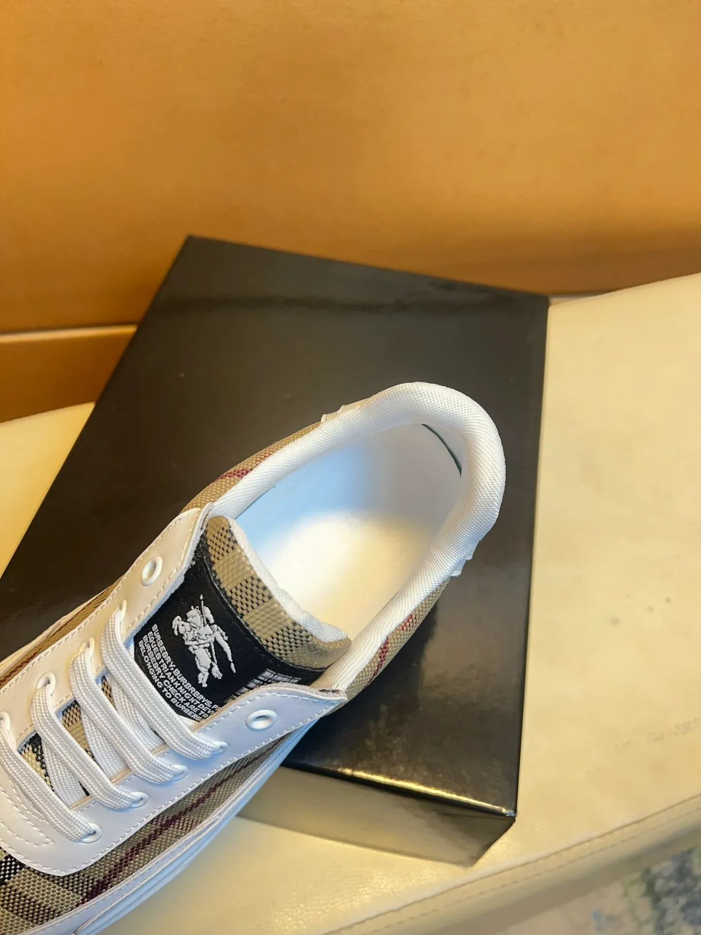 Fashionable Casual Sneakers