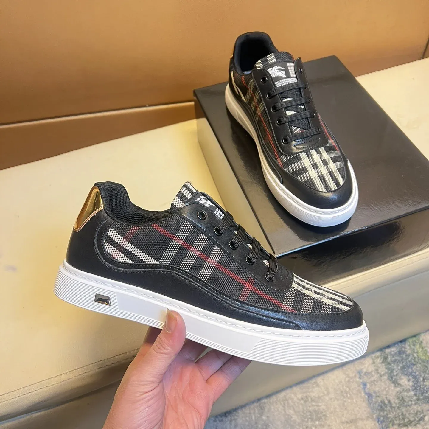 Fashionable Casual Sneakers