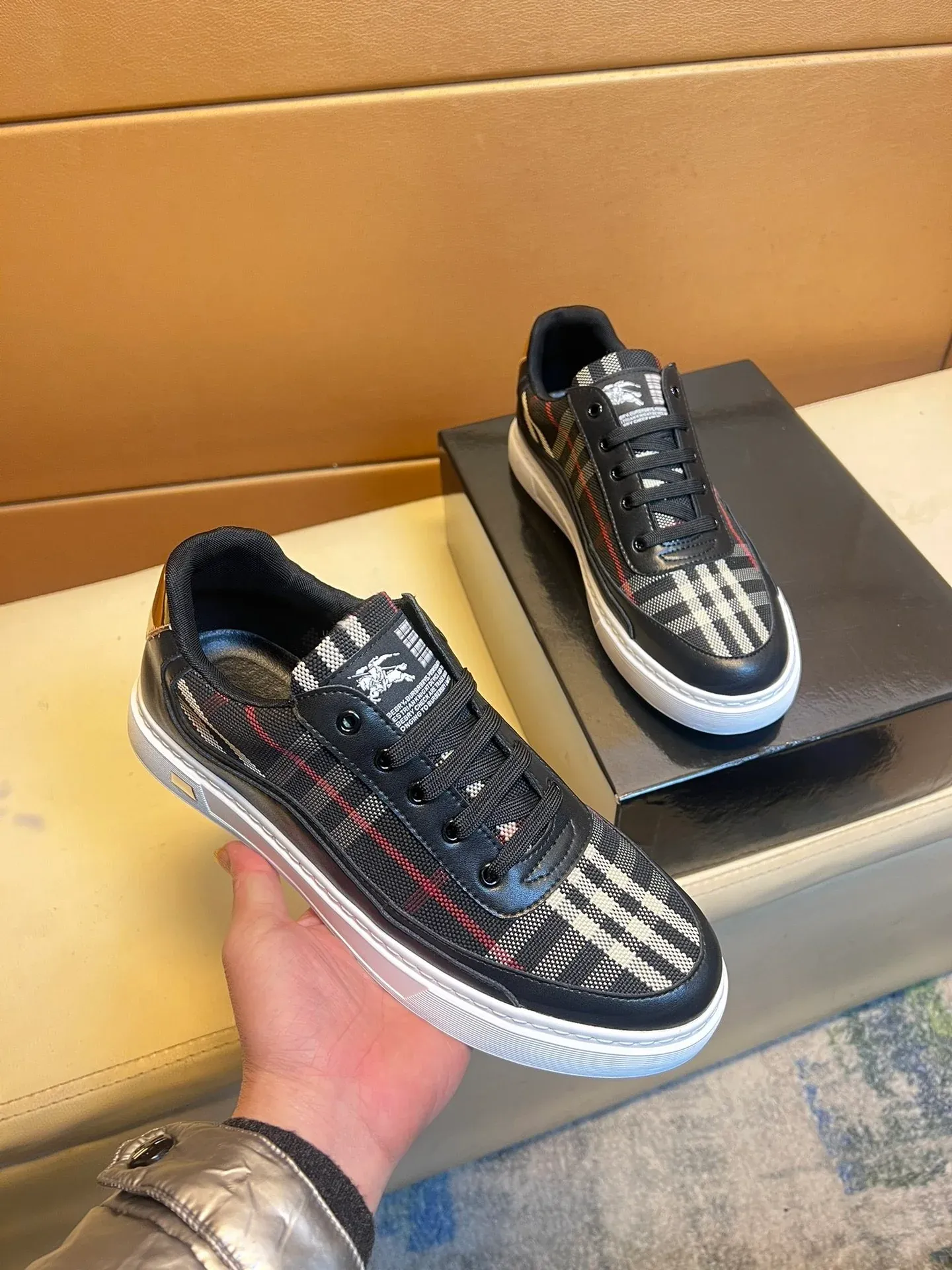 Fashionable Casual Sneakers