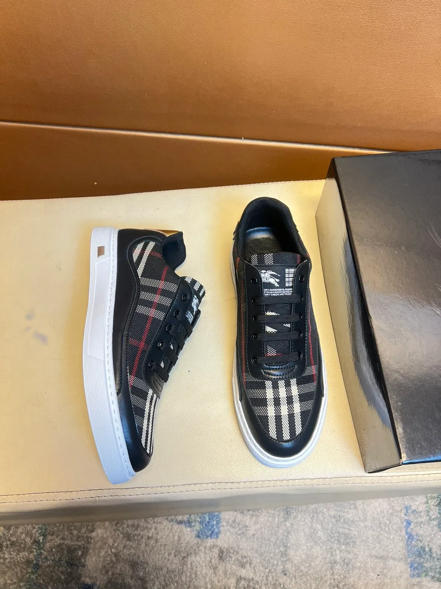 Fashionable Casual Sneakers