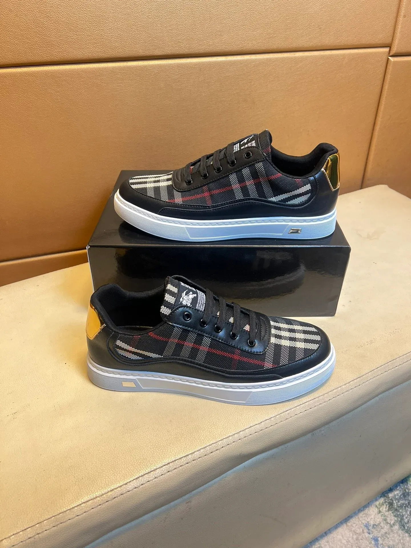 Fashionable Casual Sneakers