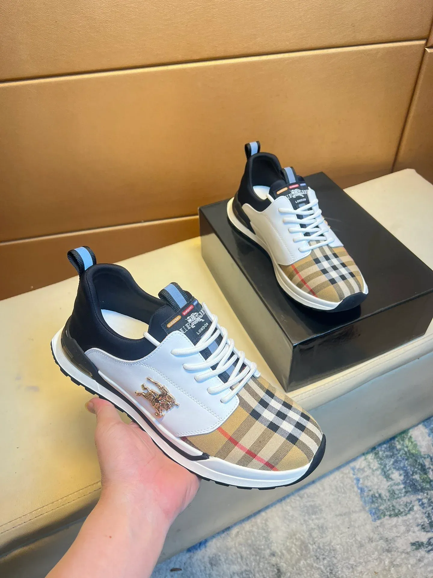 Fashionable Casual Sneakers