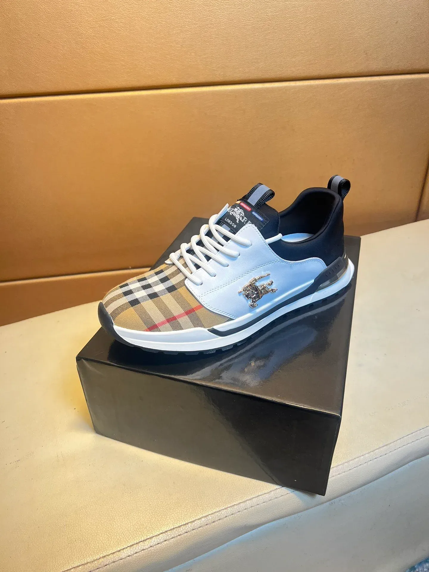 Fashionable Casual Sneakers