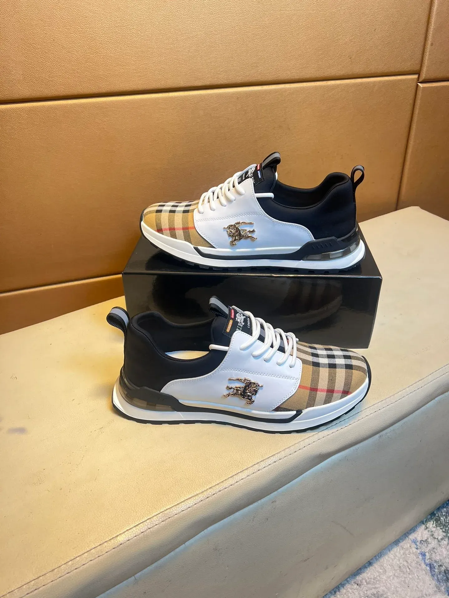 Fashionable Casual Sneakers