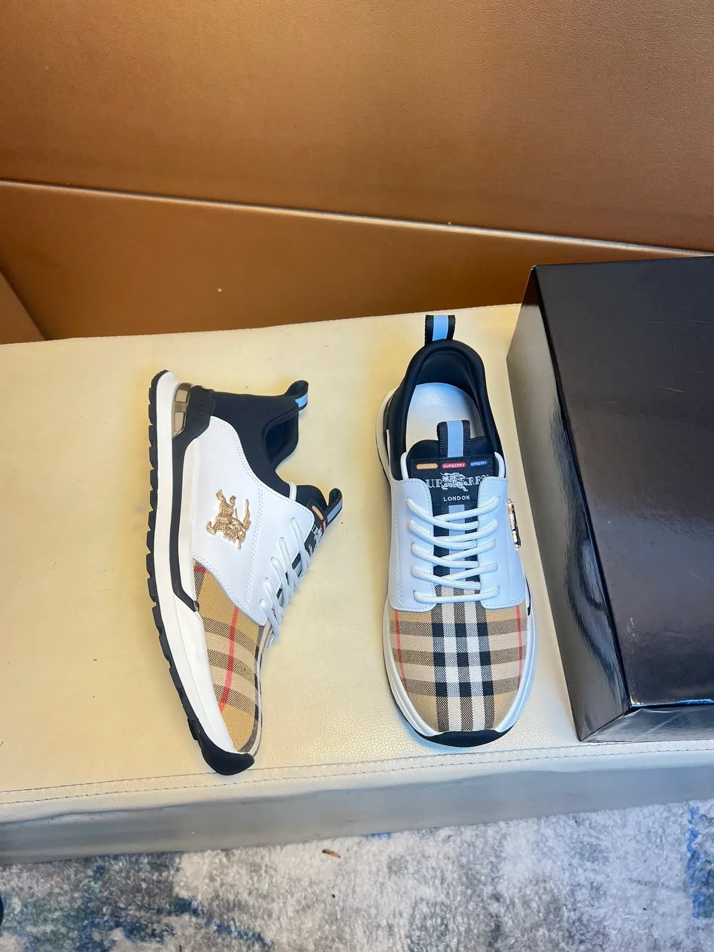 Fashionable Casual Sneakers