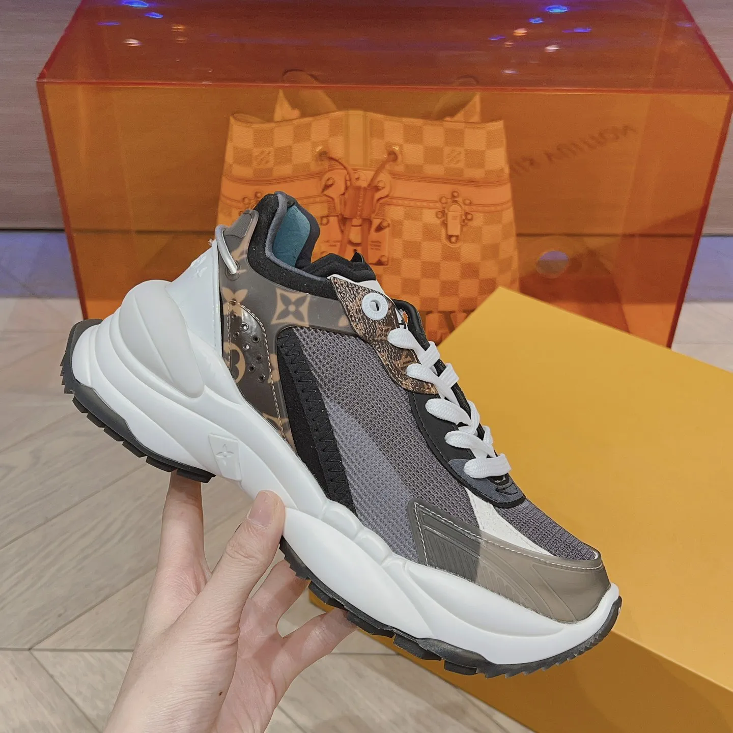 fashion breathable rubber sole sneakers