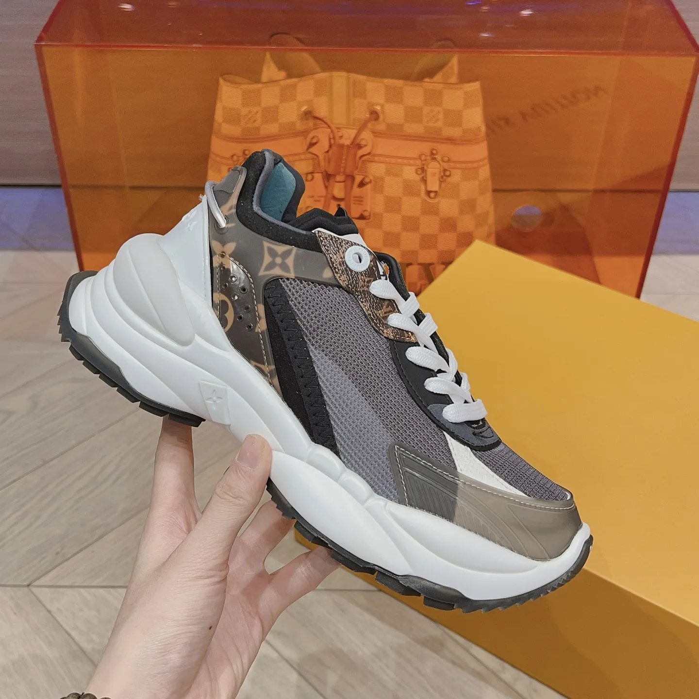 fashion breathable rubber sole sneakers