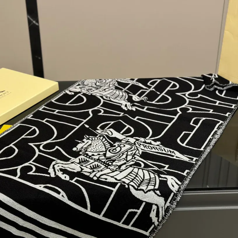 Unisex classic warhorse scarf