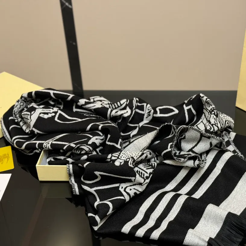 Unisex classic warhorse scarf