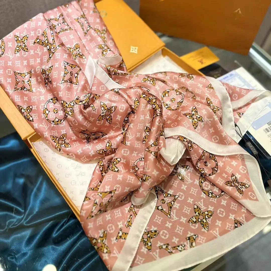 Fashion new silk scarf