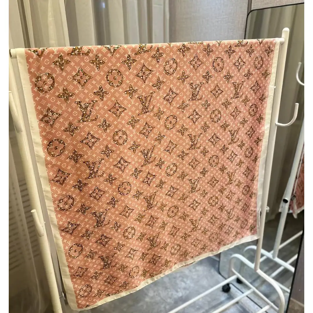 Fashion new silk scarf