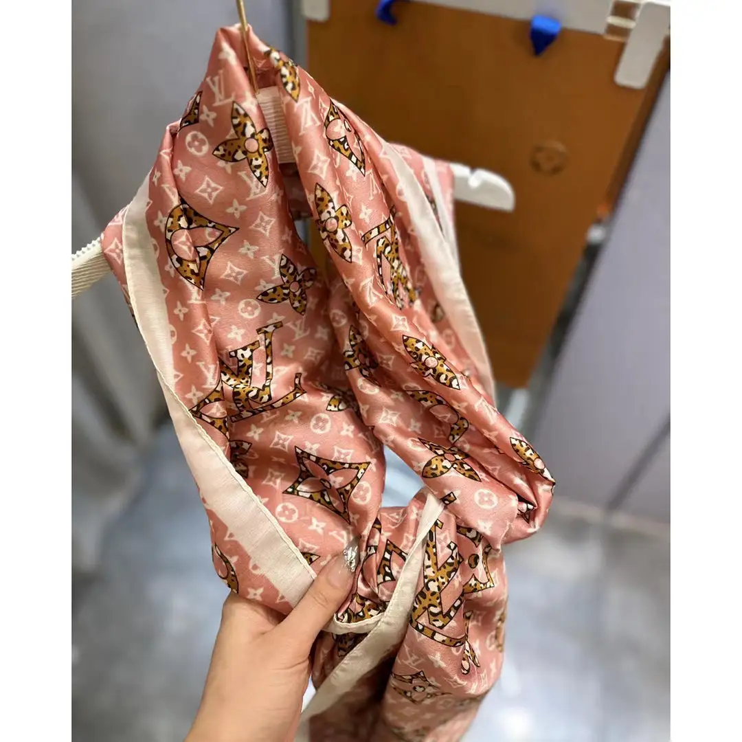 Fashion new silk scarf