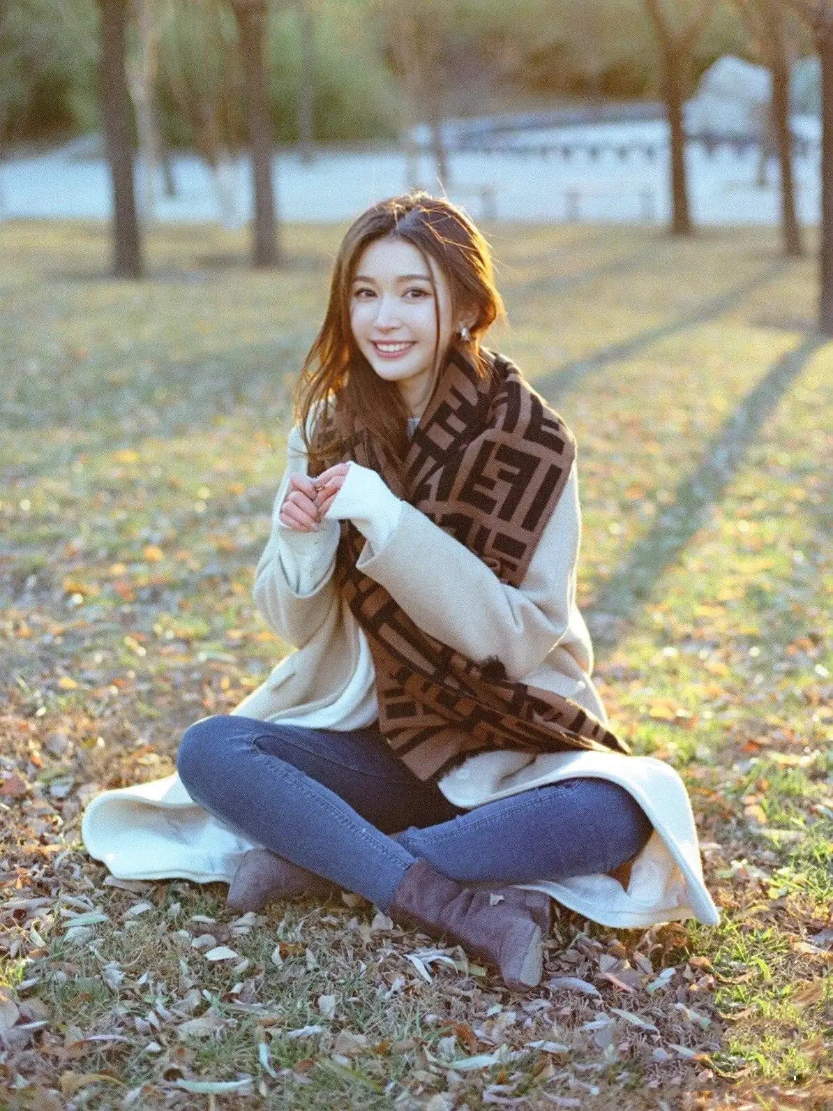 Classic all-over jacquard lettering cashmere scarf and shawl