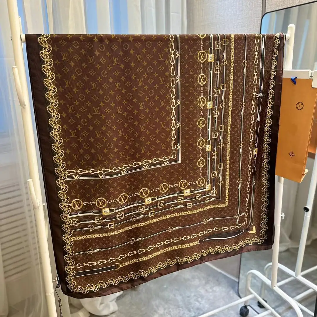 Fashion new silk scarf