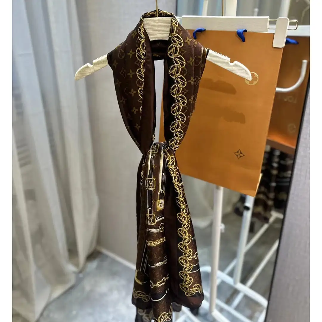 Fashion new silk scarf