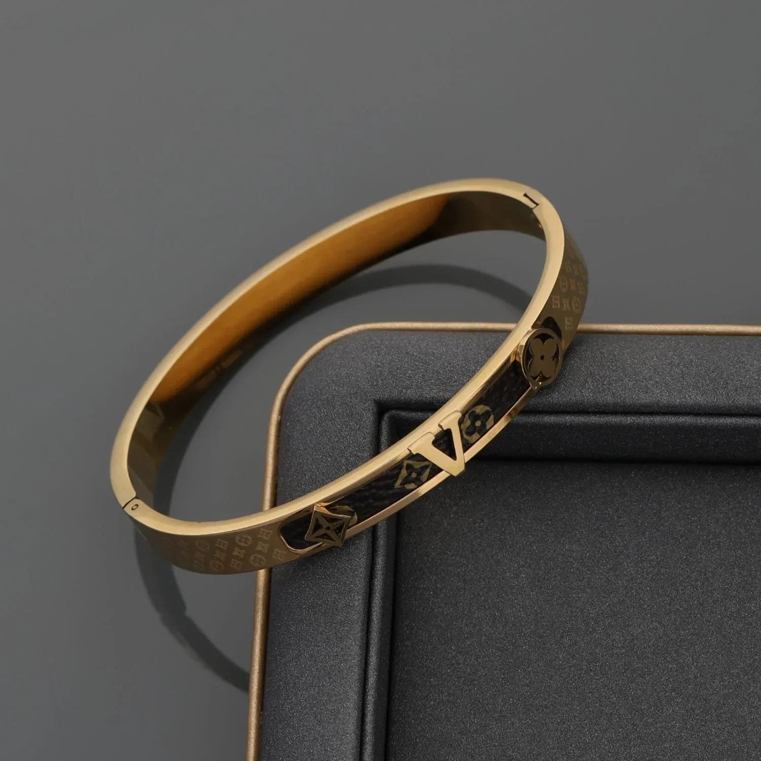 Bracelet Titanium Steel Women's Light Luxury Old Flower Bracelet