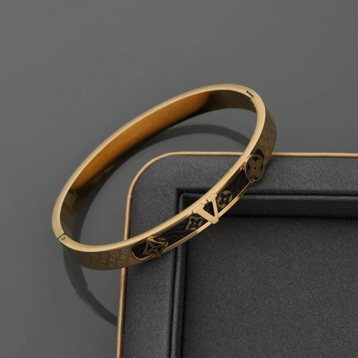 Bracelet Titanium Steel Women's Light Luxury Old Flower Bracelet