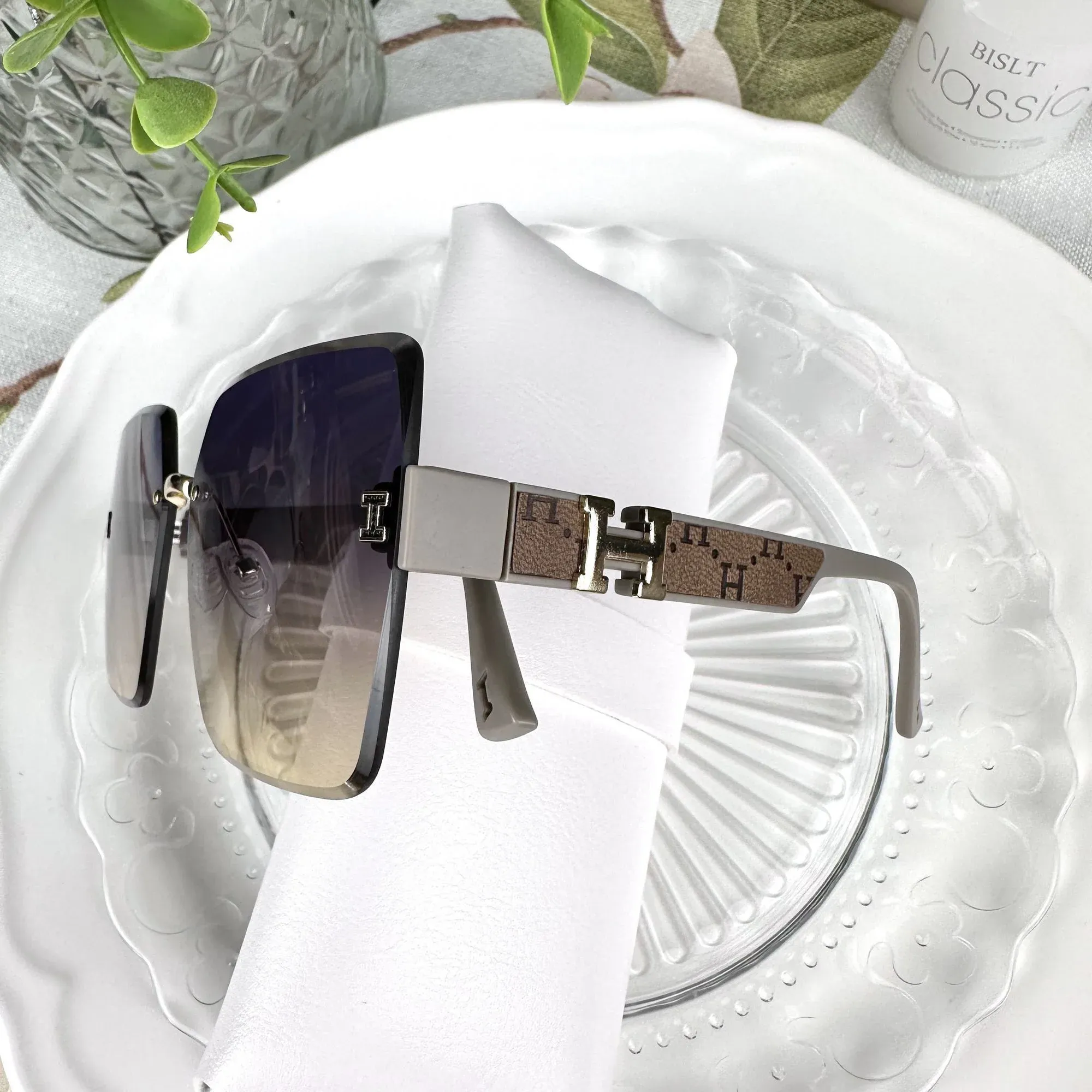 New Sunglasses Women's Frameless Anti-ultraviolet Gradient Two-color Sunglasses