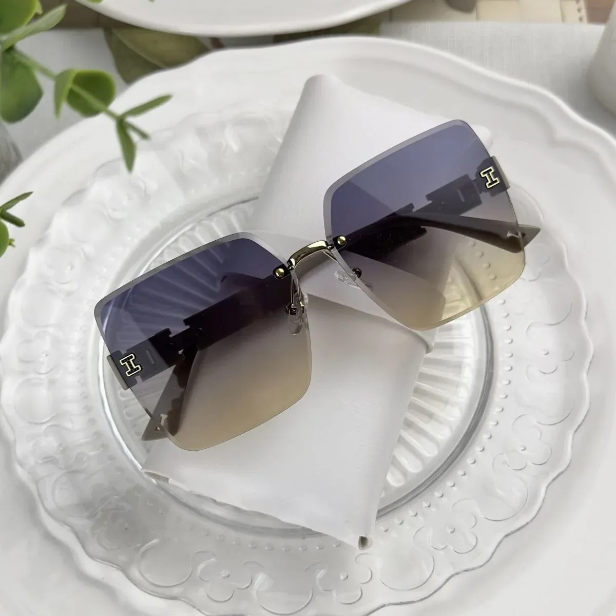 New Sunglasses Women's Frameless Anti-ultraviolet Gradient Two-color Sunglasses