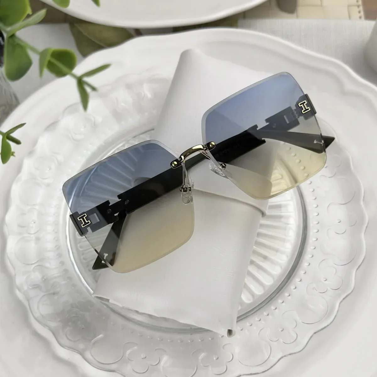 New Sunglasses Women's Frameless Anti-ultraviolet Gradient Two-color Sunglasses