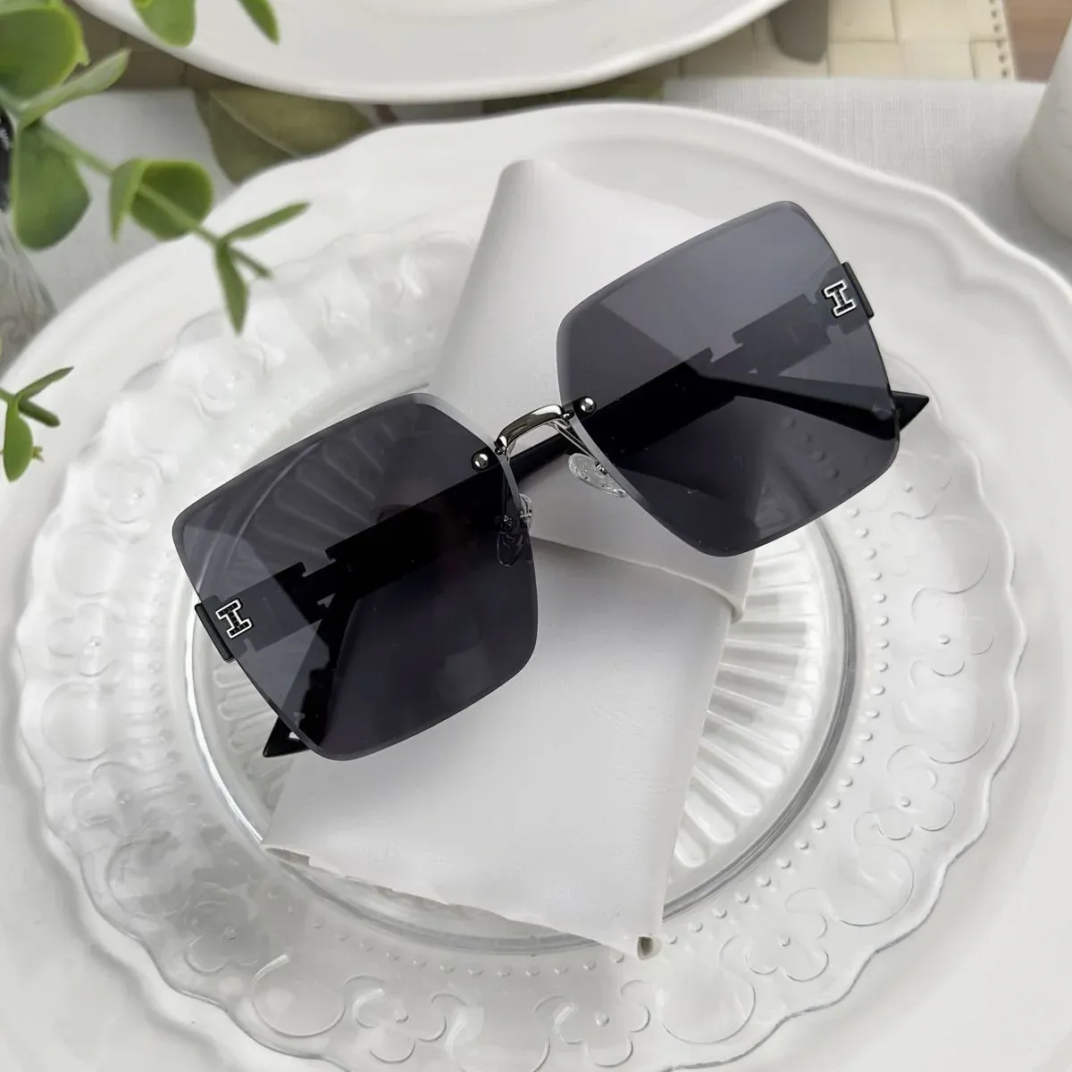 New Sunglasses Women's Frameless Anti-ultraviolet Gradient Two-color Sunglasses