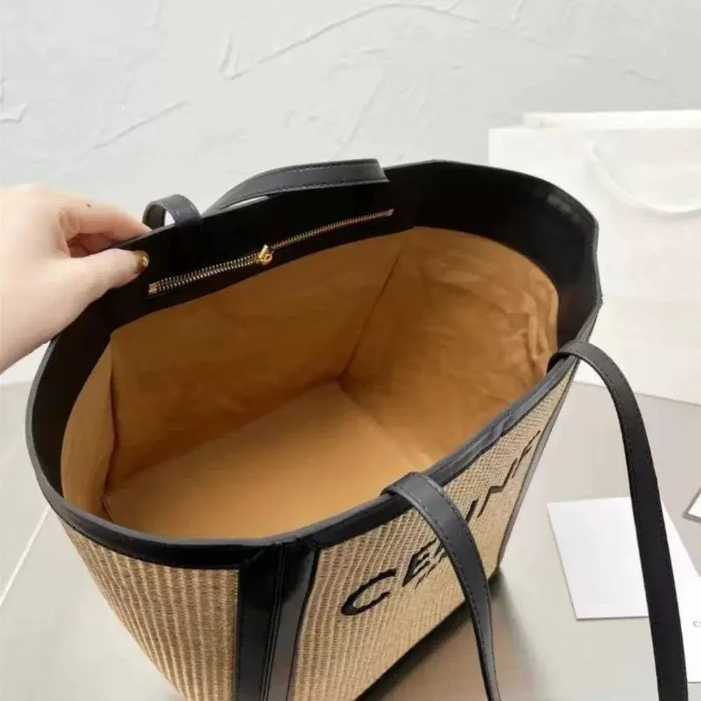 Fashion Joker Large Capacity Tote Bag Leisure Holiday Bag