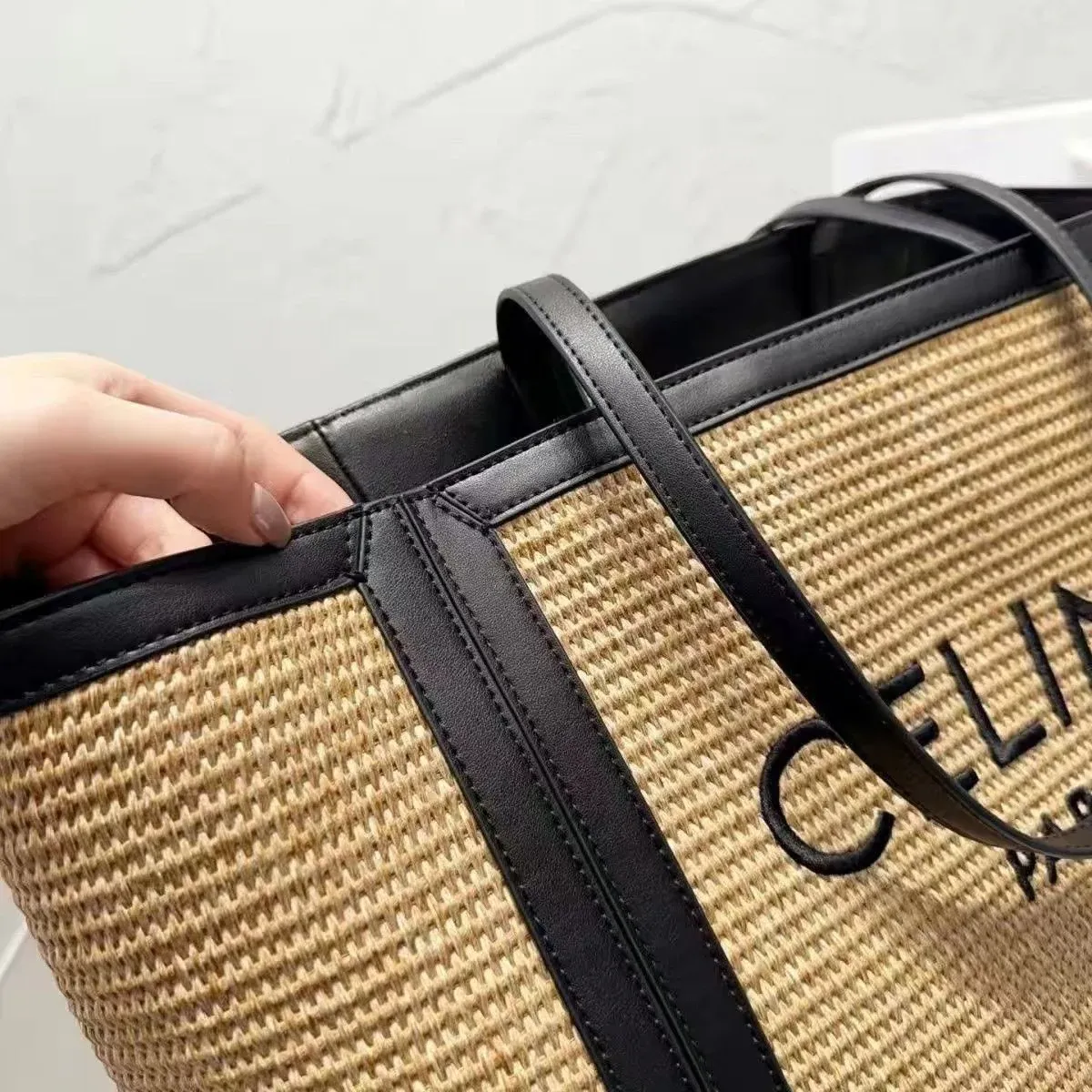 Fashion Joker Large Capacity Tote Bag Leisure Holiday Bag