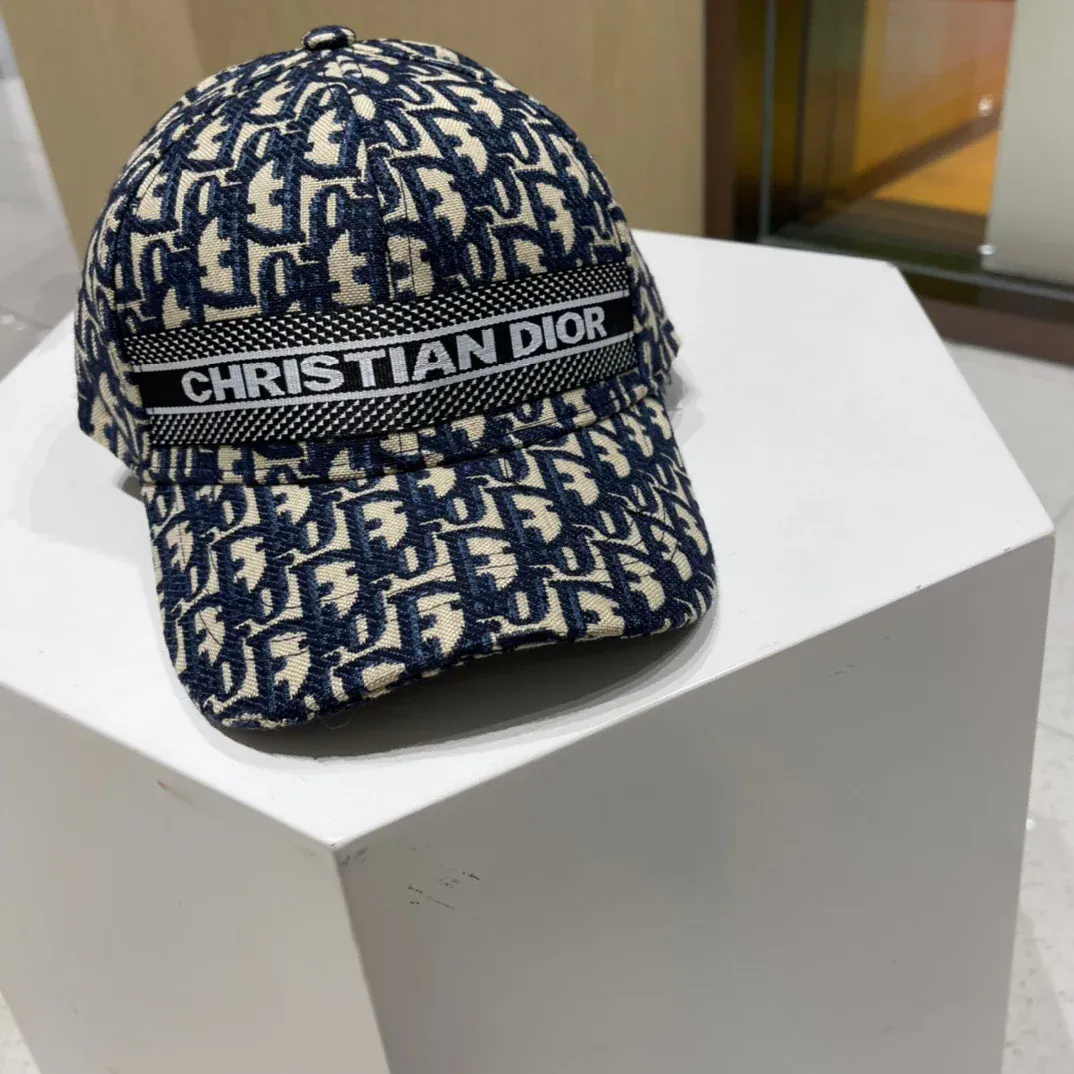 New versatile embroidered baseball cap