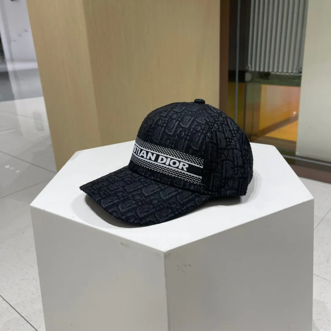 New versatile embroidered baseball cap