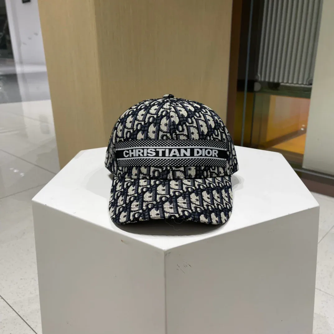 New versatile embroidered baseball cap