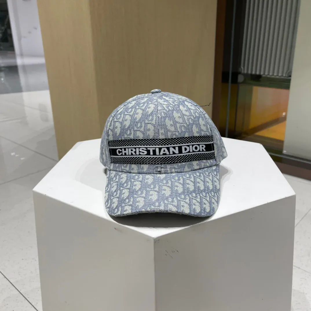 New versatile embroidered baseball cap