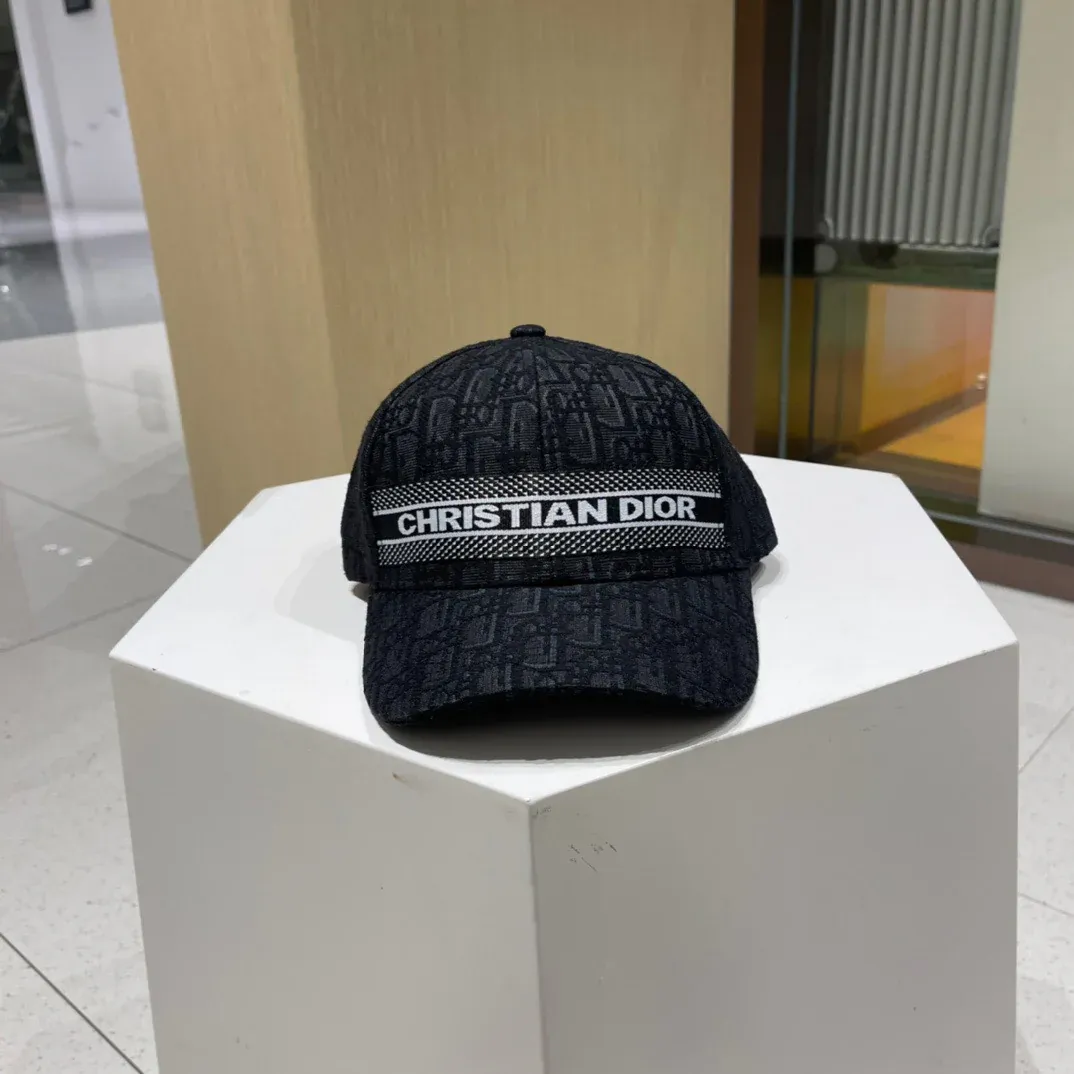 New versatile embroidered baseball cap