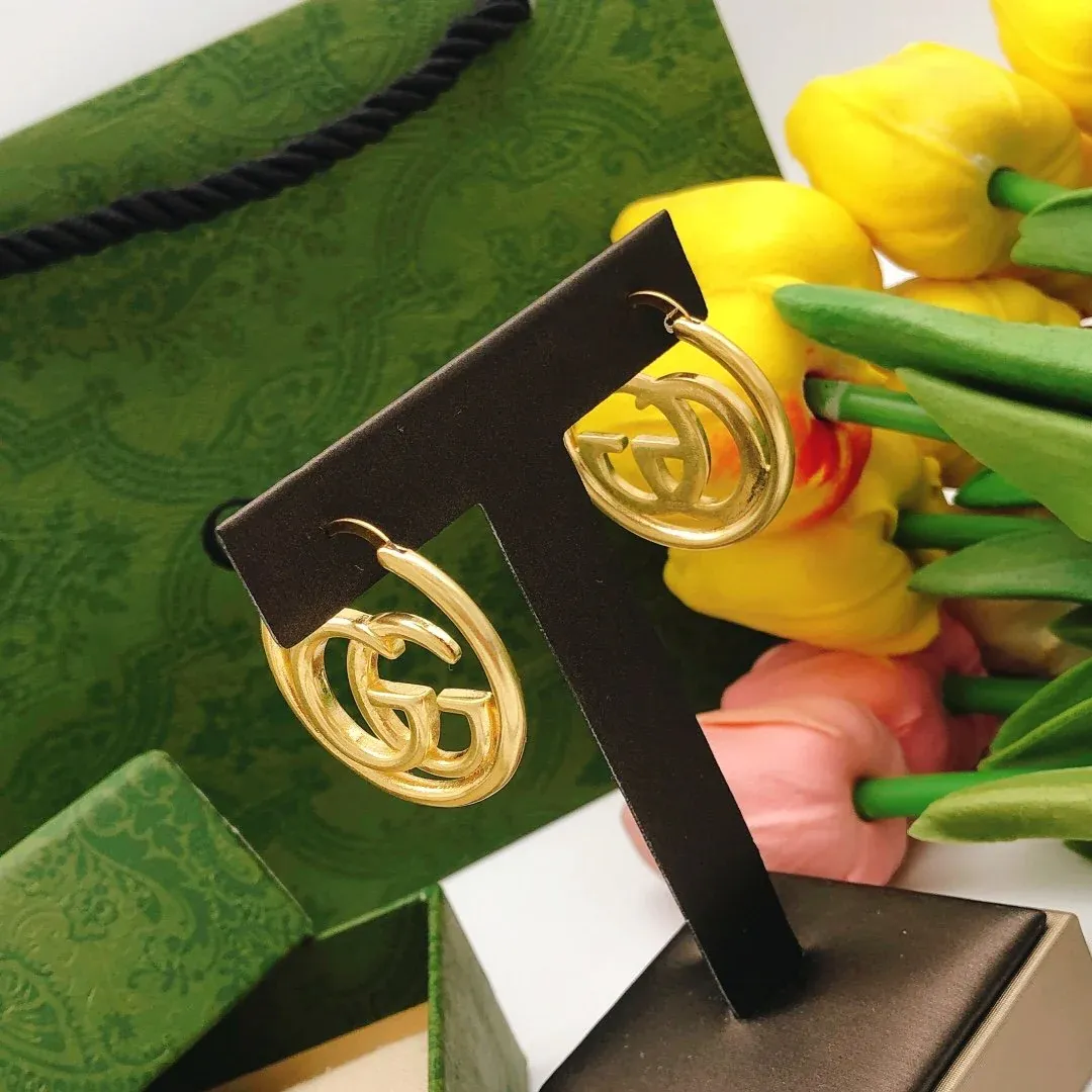 New fashionable and versatile earrings