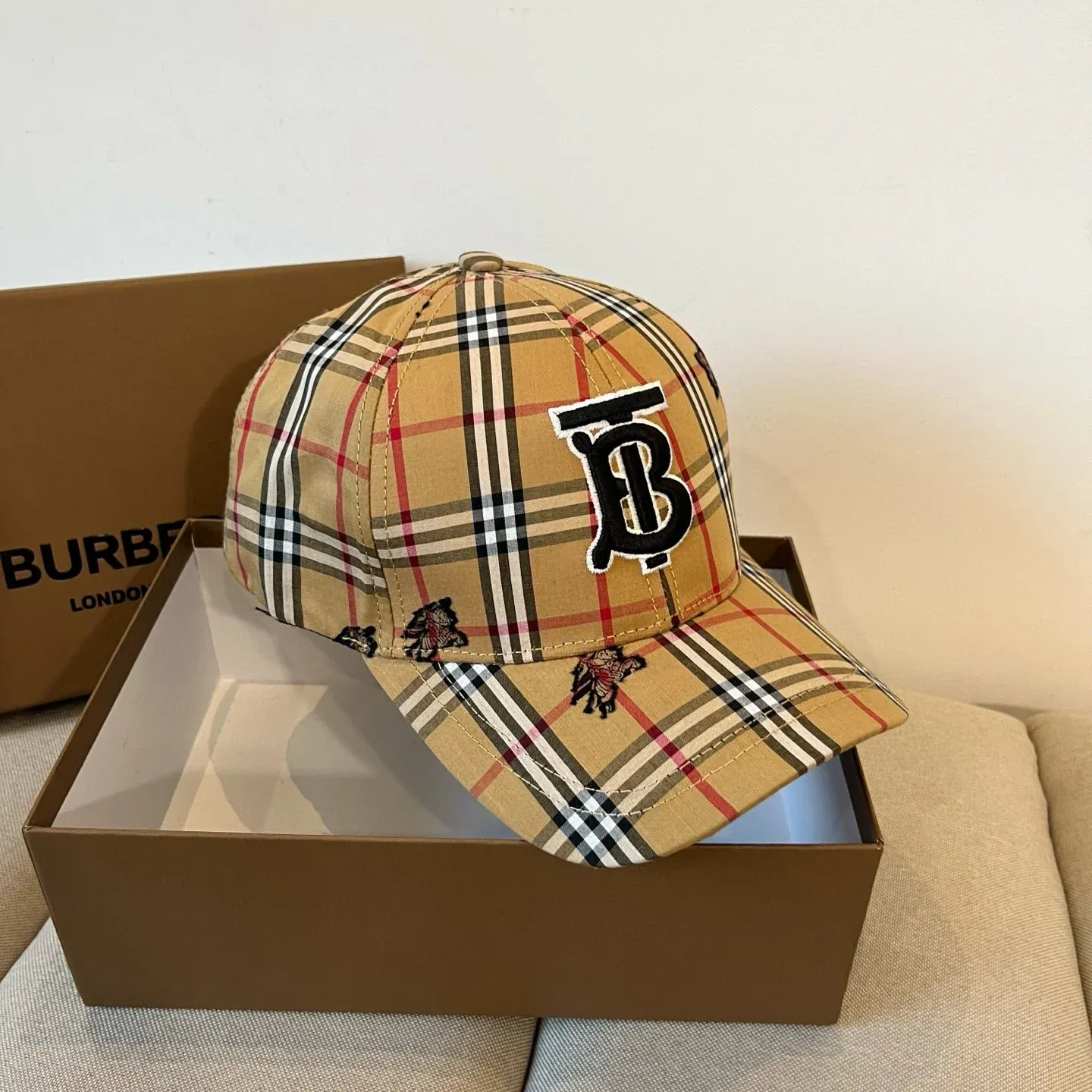 New Fashion Plaid War Horse Baseball Cap