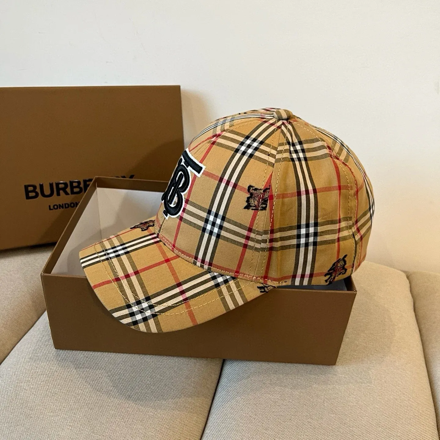 New Fashion Plaid War Horse Baseball Cap