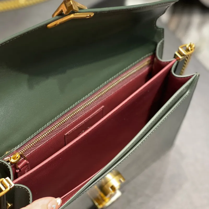 Cassandra Medium Chain Bag In Grain De Poudre Embossed 22cm