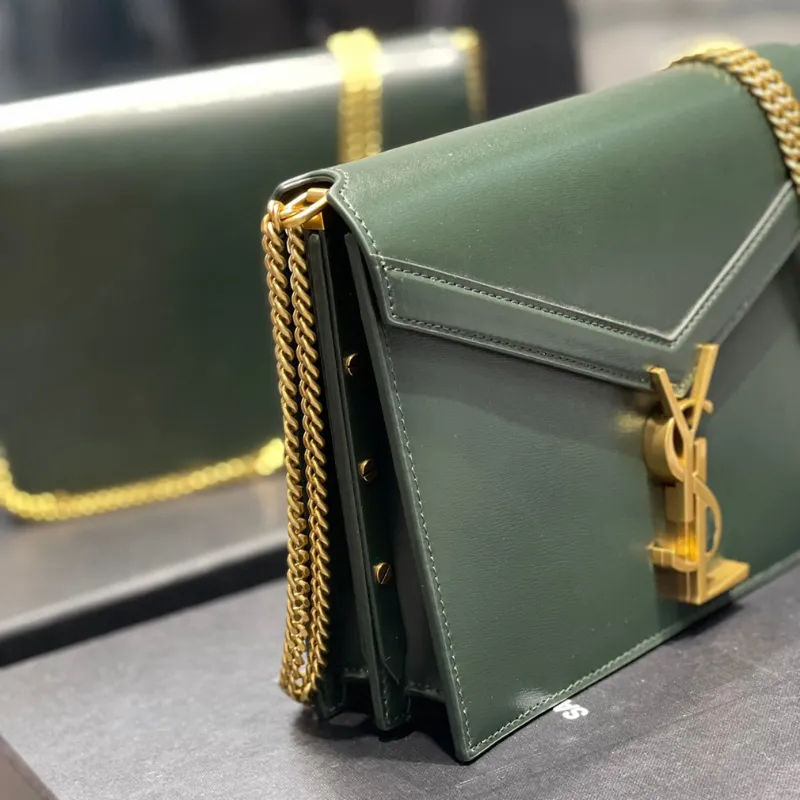 Cassandra Medium Chain Bag In Grain De Poudre Embossed 22cm