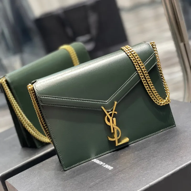 Cassandra Medium Chain Bag In Grain De Poudre Embossed 22cm