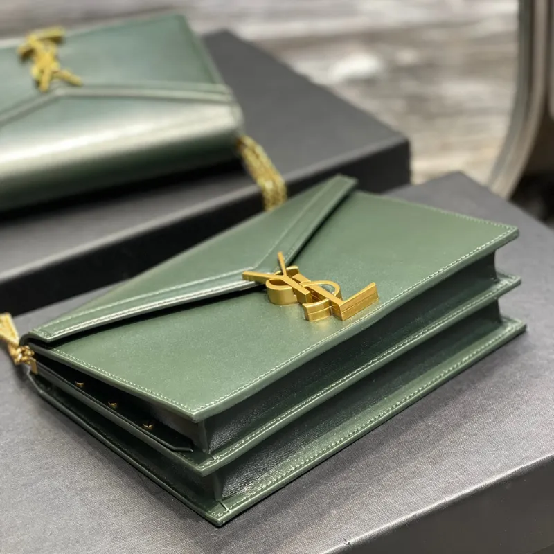 Cassandra Medium Chain Bag In Grain De Poudre Embossed 22cm